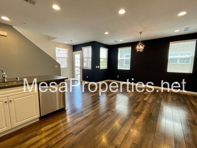 Building Photo - 8870 Camphor Ave