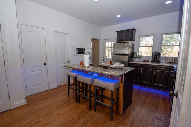 Building Photo - 2019 Pryor Rd SW