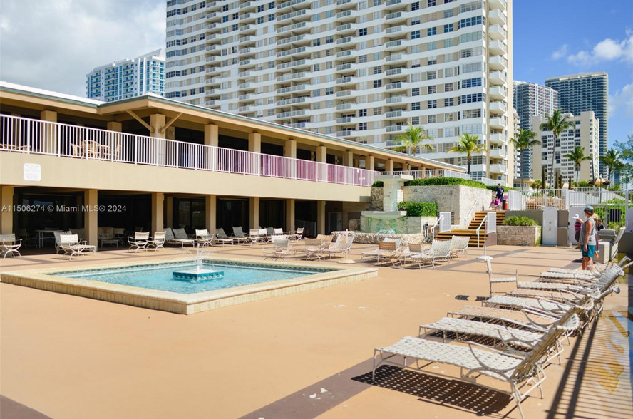 Building Photo - 1965 S Ocean Dr