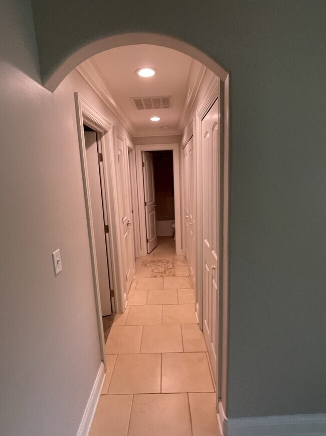 Building Photo - 146 Lower Hillside Dr