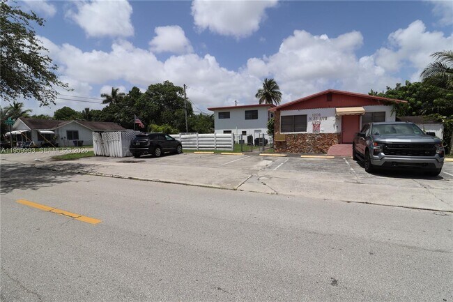 Building Photo - 1206 N 22nd Ave