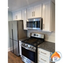 Building Photo - Must see On Beach Hill Close to everything