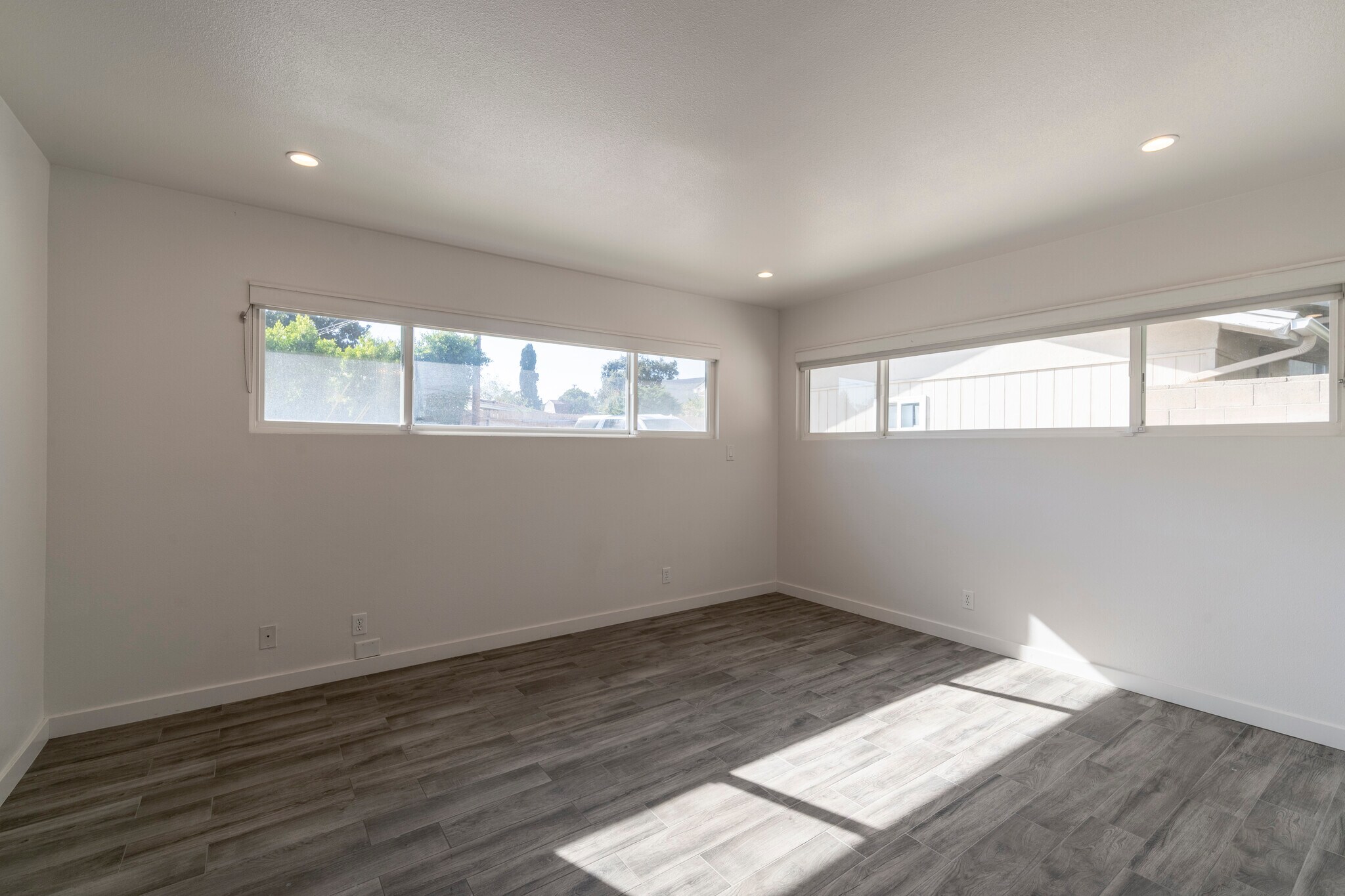 Building Photo - 129 E Loop Dr