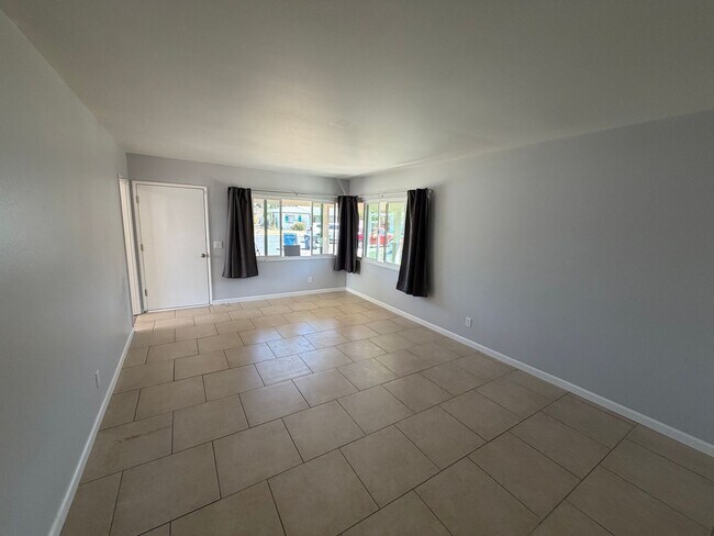Building Photo - 329 S Scott Dr