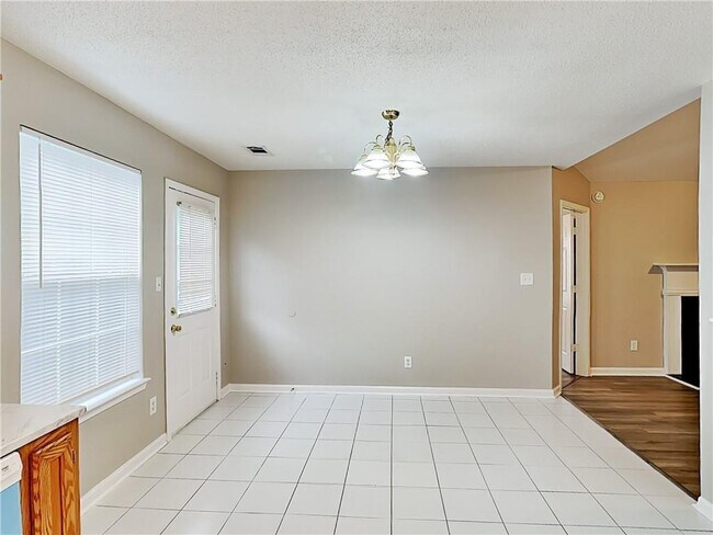 Building Photo - 276 Village Dr