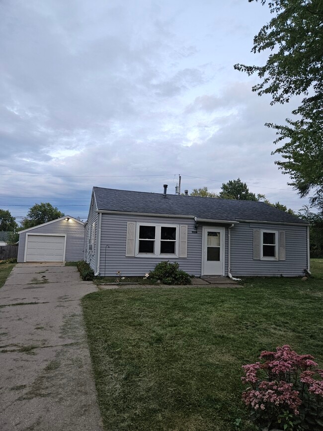 Building Photo - 7319 Volquardsen Ave