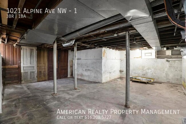 Building Photo - 1021 Alpine Ave NW