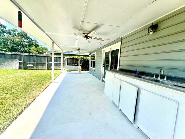 Building Photo - 1925 14th Ave N