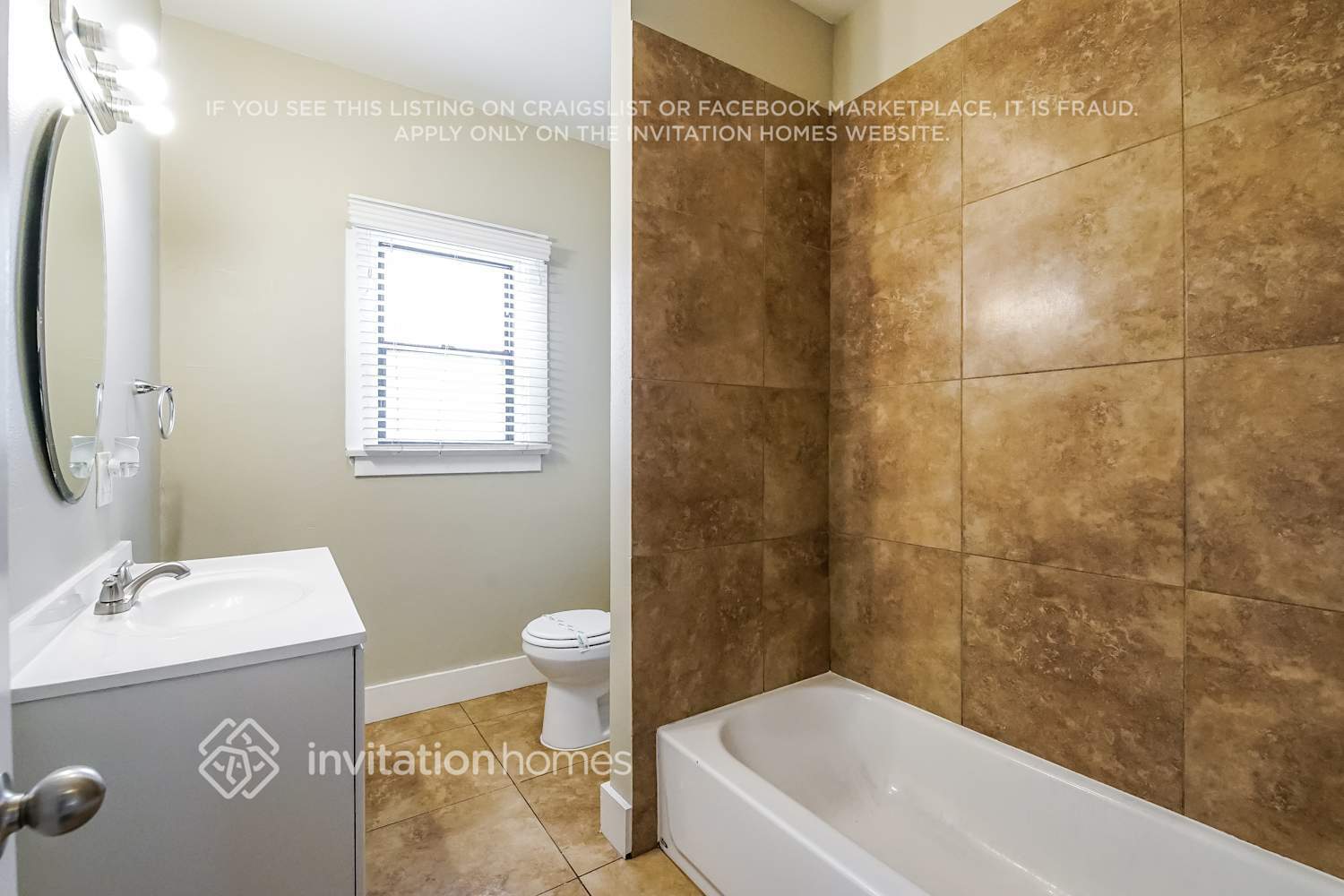 Building Photo - 1642 W 65th Pl