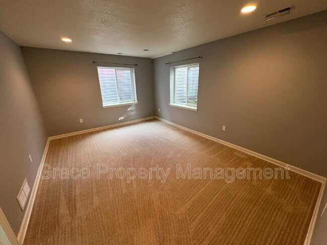 Building Photo - 222 Saxony Rd