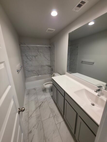 Building Photo - 2626 Finley