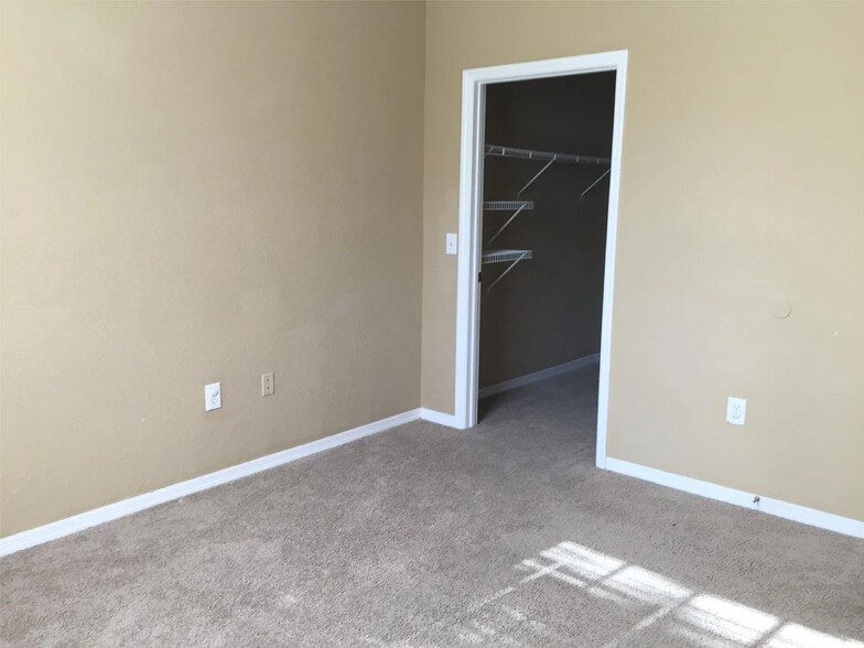 Building Photo - 860 Grand Regency Pointe