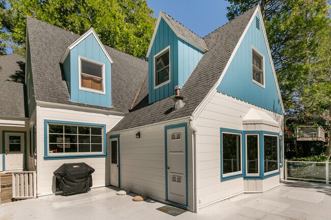 Primary Photo - 244 John Muir Rd