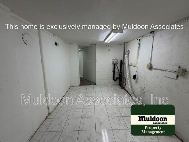 Building Photo - 705 E Platte Ave