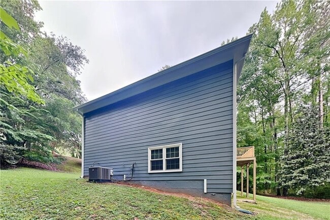 Building Photo - 142 Hartwood Dr