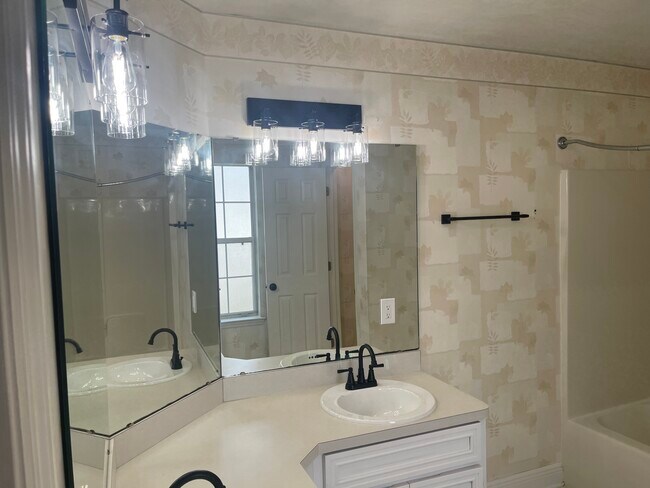 MB BATHROOM - 3139 Layla st