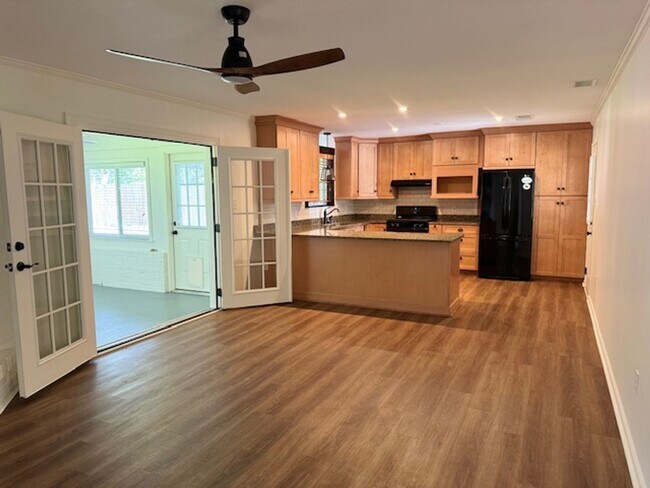 Building Photo - Thunderbolt Charm Meets Modern Comfort