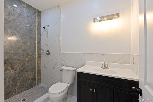 Building Photo - 613 Union Rd