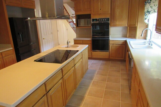 Building Photo - Gorgeous Custom Pleasanton Home in Great Location