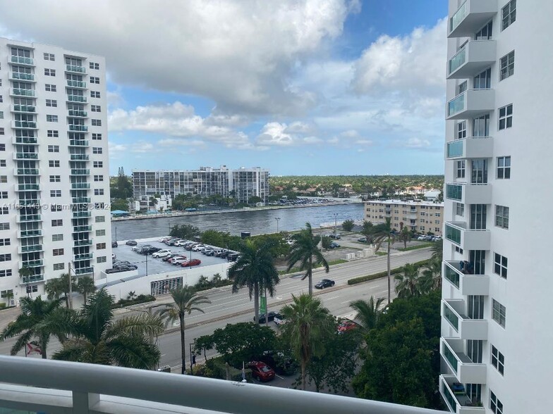 Building Photo - 3001 S Ocean Dr