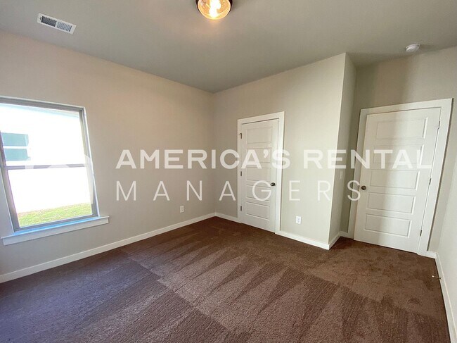 Building Photo - Spacious Home for Rent in Weaver AL... Ava...