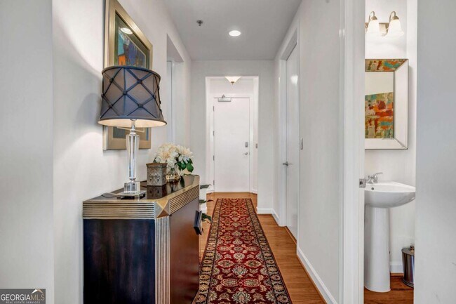 Building Photo - 711 Cosmopolitan Dr NE