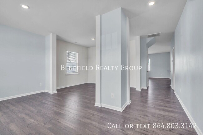 Building Photo - 1313 Chamomile Ct