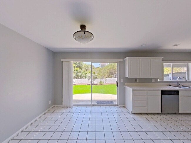 Building Photo - 617 E Avenida San Juan