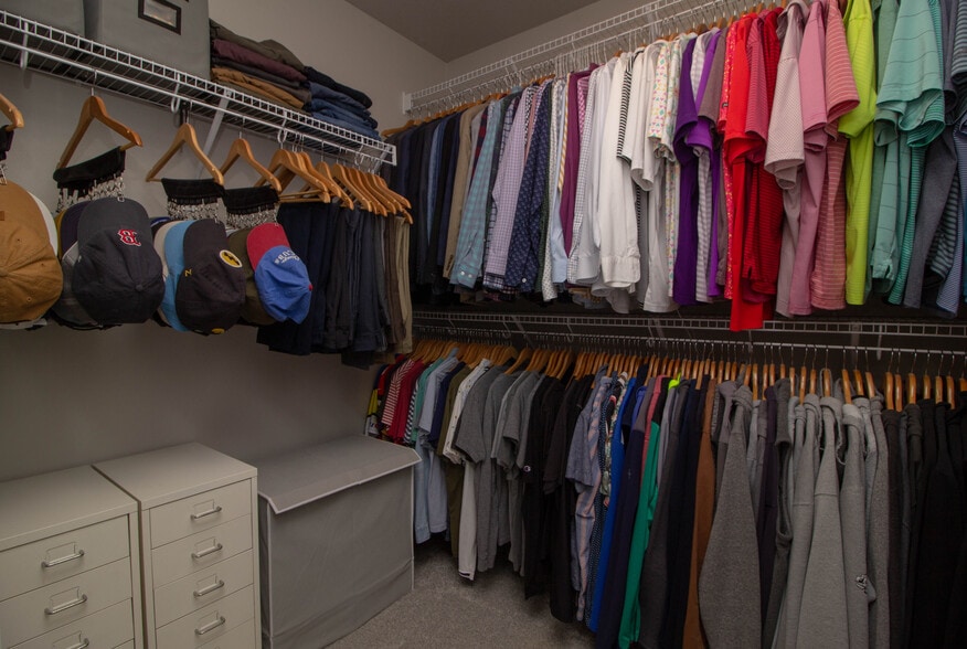 master closet - 17119 Mistflower Ln
