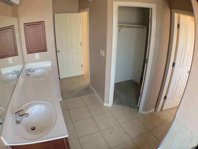 Building Photo - East El Paso 3bed/2bath Refrig A/C