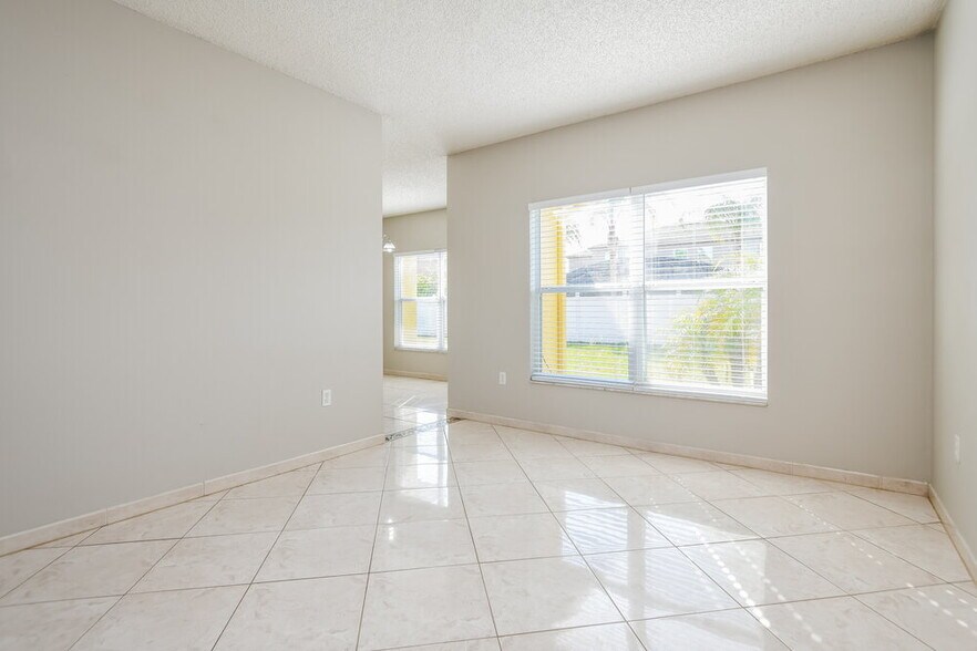 Building Photo - 4560 Ficus Tree Rd