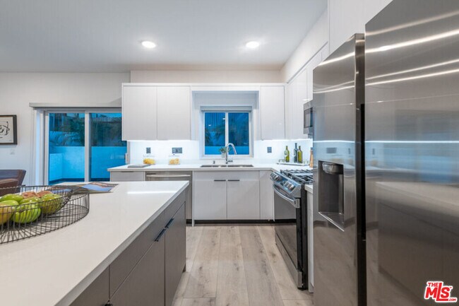 Building Photo - 846 N Alta Vista Blvd