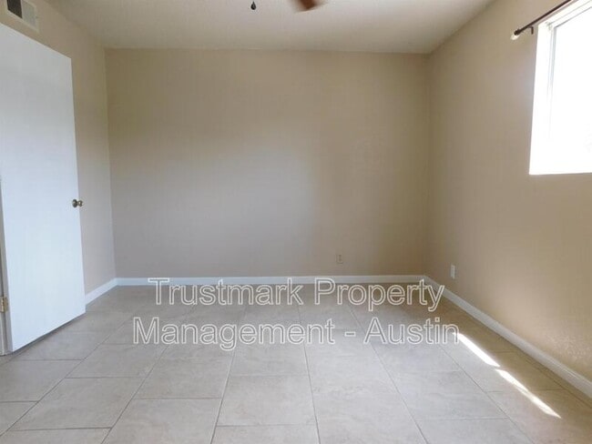 Building Photo - 2600 Penny Ln