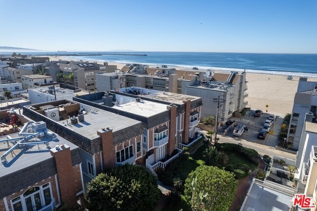 Building Photo - 20 Ketch St