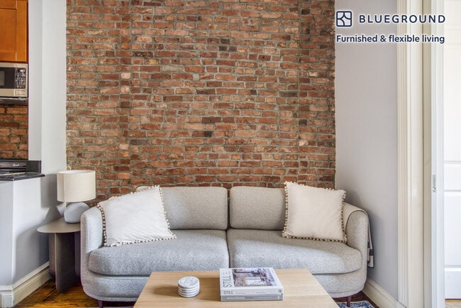 Building Photo - 234 E 14th St