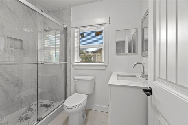 Building Photo - Fully Renovated 3 Bed 2 Bath Craftsman In ...
