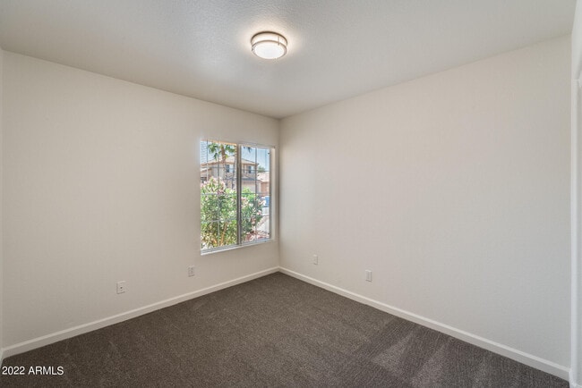 Building Photo - 3024 E Blackhawk Dr