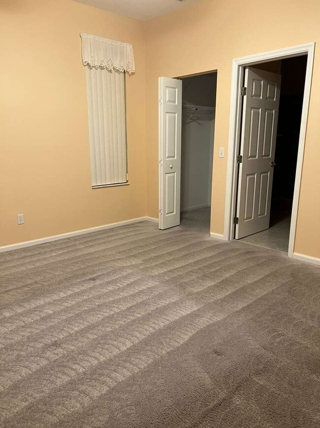 Building Photo - 5520 NW 26th Ln