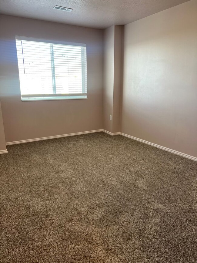 Building Photo - 2 Bedroom Condo in Tooele