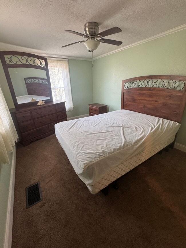 Building Photo - Furnished 3 Bedroom Home in Waynesville, MO!