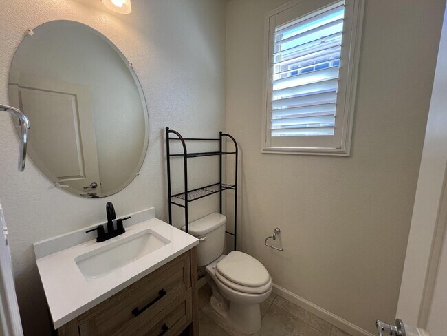 Building Photo - Spacious 2 Bedroom Townhome in San Jose