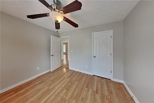 Building Photo - 2882 Manor Glen Ln NW