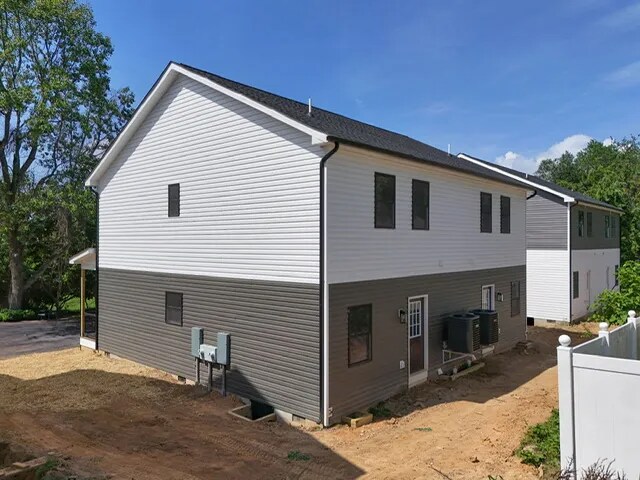 Building Photo - 1006 Pocahontas Ave