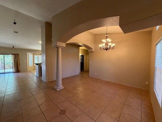 Building Photo - 3 BEDROOM HOME IN FALLS RANCH!