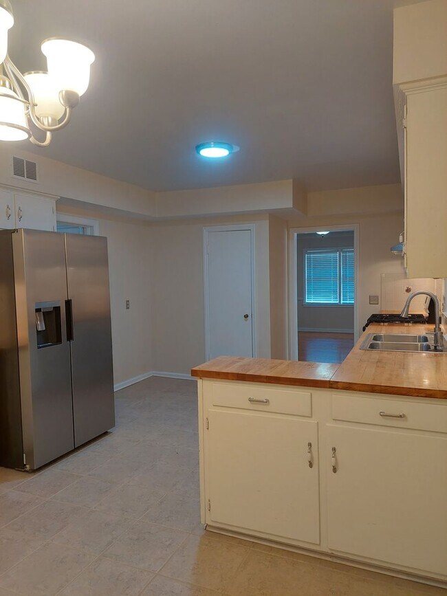 Building Photo - Heart of Midtown