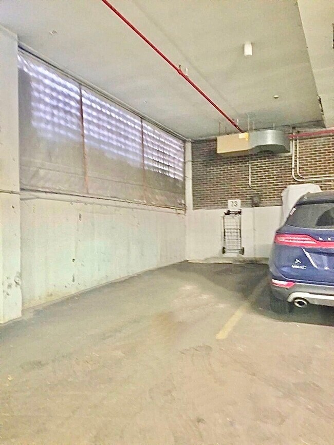 Building Photo - 3033 N Sheridan Rd