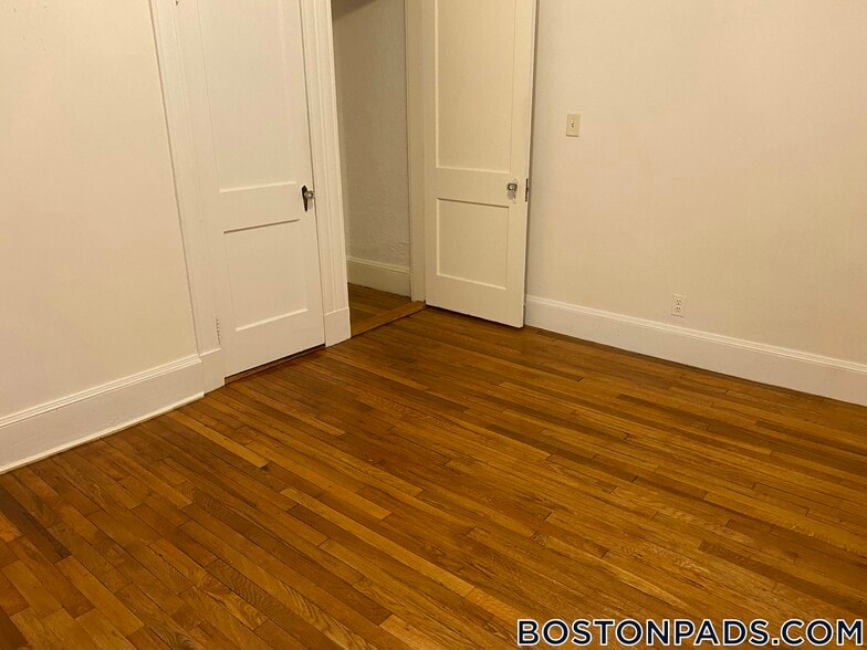 Building Photo - 16 Lakeville Rd