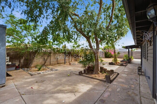 Building Photo - 4232 W Keim Dr