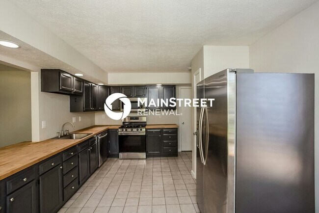 Building Photo - 3 Bedroom Pet-Friendly Home in INDIANAPOLI...