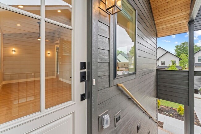 Building Photo - Medford Mews, Carriage House 317